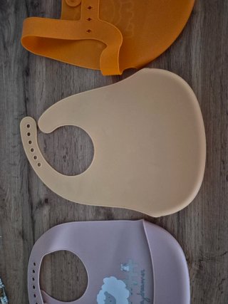 Baberos de silicona para bebé con dibujos