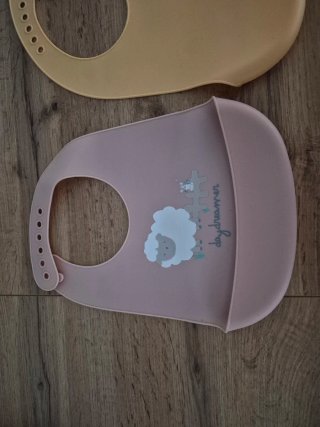 Baberos de silicona para bebé con dibujos