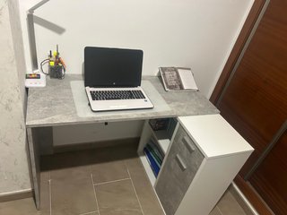Escritorio moderno gris y blanco