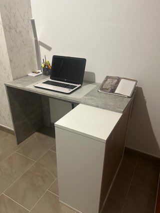 Escritorio moderno gris y blanco