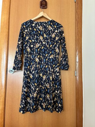 Vestido floral azul marino talla L