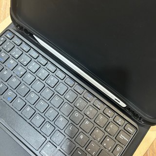 Funda Teclado Raton iPad 11gen A16  + Metapen A8