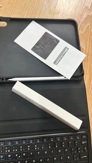 Funda Teclado Raton iPad 11gen A16  + Metapen A8