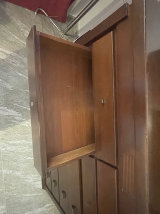 Cajonera de madera marrón