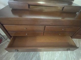 Cajonera de madera marrón
