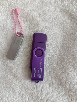 Lote 2 Pendrives USB 32GB y 128GB