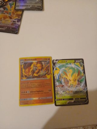 Mazo de cartas Pokémon Charizard V