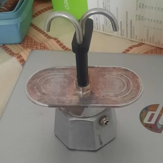 Caffettiera moka in metallo e plastica
