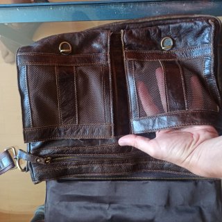 Bolso bandolera mensajero Contacts cuero marrón