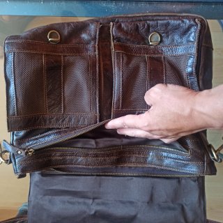 Bolso bandolera mensajero Contacts cuero marrón