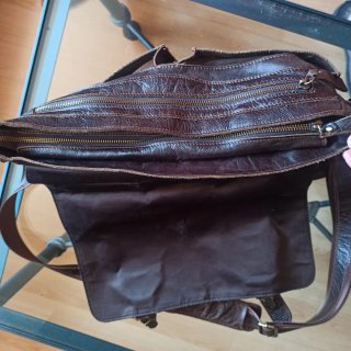 Bolso bandolera mensajero Contacts cuero marrón