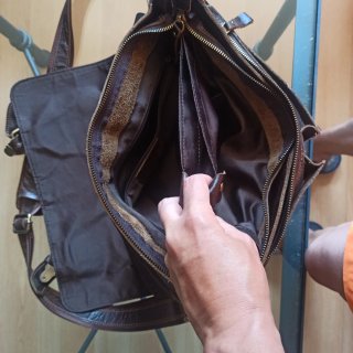 Bolso bandolera mensajero Contacts cuero marrón