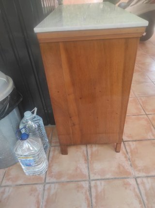 Cajonera de madera con tapa de mármol