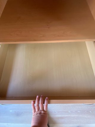 Armario de madera con cajones