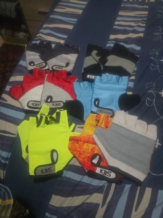 Guantes KBS sin dedos grises y verdes