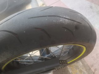 Husqvarna 701 Supermoto Negra y Amarilla