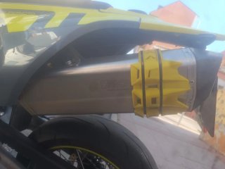 Husqvarna 701 Supermoto Negra y Amarilla