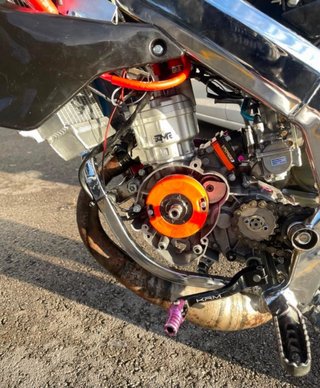 Derbi Senda DRD Supermotard Negra y Rosa