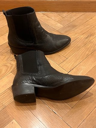 Botines de cuero negros