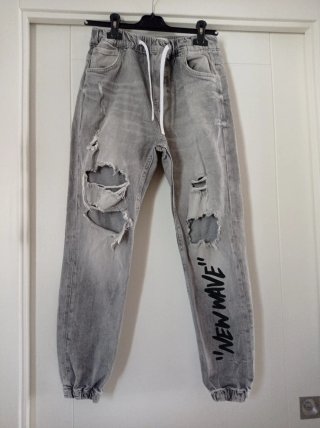 Jeans Bershka vita elasticizzata strappati