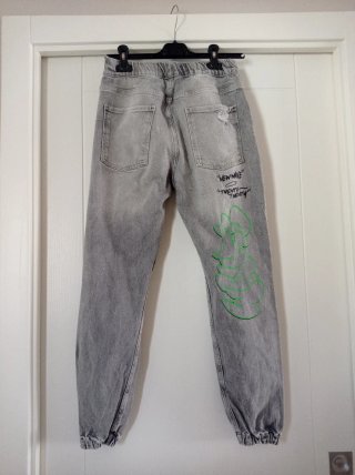 Jeans Bershka vita elasticizzata strappati