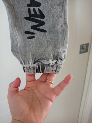 Jeans Bershka vita elasticizzata strappati