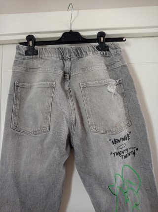 Jeans Bershka vita elasticizzata strappati