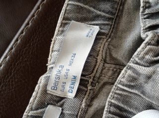 Jeans Bershka vita elasticizzata strappati