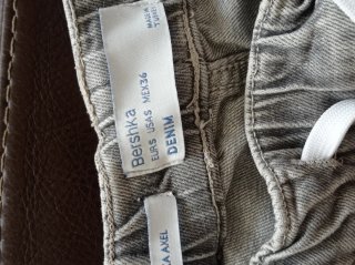 Jeans Bershka vita elasticizzata strappati