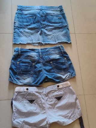 Lote 3 prendas: Falda y 2 Shorts Vaqueros