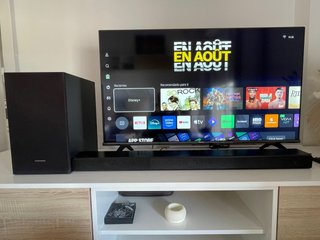 Samsung Barra de sonido 2.1 con subwoofer.