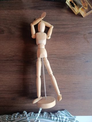 Maniquí de madera para dibujar