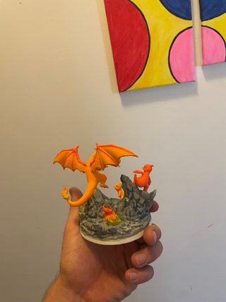 Statua Pokemon Charizard fatta a mano