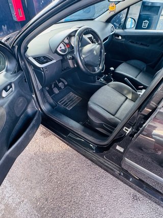 Peugeot 207 2011