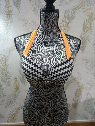 Bikini Negro y Naranja Zigzag