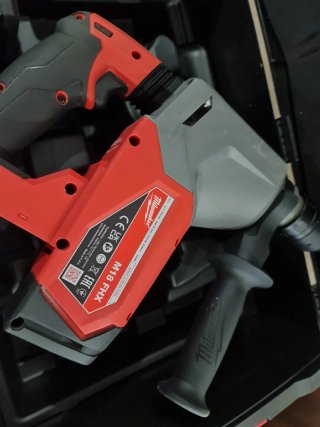 Martillo Milwaukee M18 + Batería 5.5Ah + Maletín
