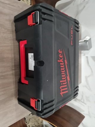 Martillo Milwaukee M18 + Batería 5.5Ah + Maletín