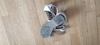 Sandalias planas Xti doradas y plateadas talla 35