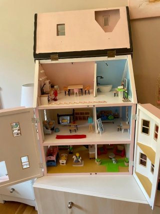 Casita de muñecas rosa