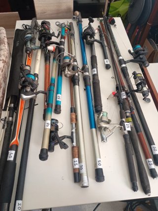 Lote de cañas y accesorios de Pesca