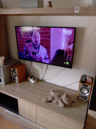 Televisión negra y marrón
