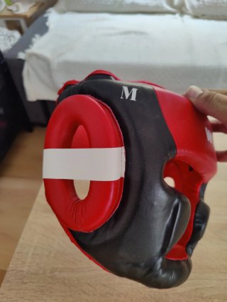 Casco de boxeo WMA rojo y negro
