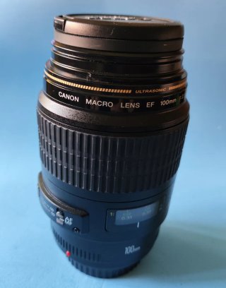Canon EF 100mm f/2.8 Macro USM