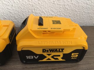 2 Baterías Originales DeWalt 18V 5Ah