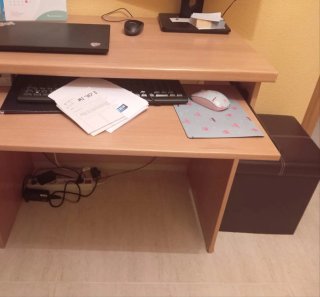 Mesa de ordenador de madera