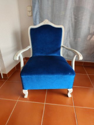 Dos sillones tapizados terciopelo azul