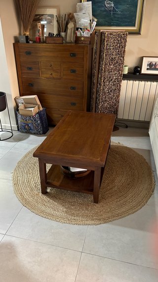 Mesa de centro de madera y yute