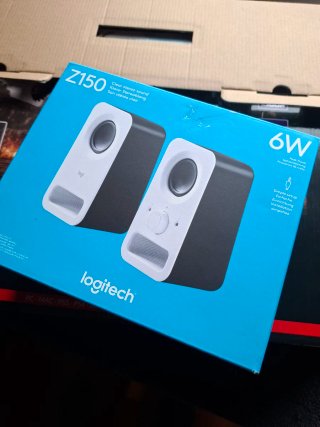 Monitor 23,8 pollici con altoparlanti integrati