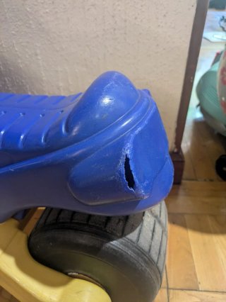 Moto correpasillos azul y amarilla