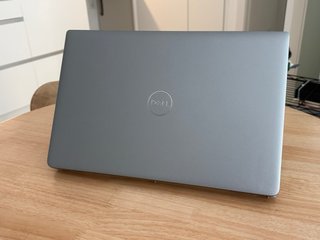 Dell Precision 3590 ultra 7 32GB -inglés intl